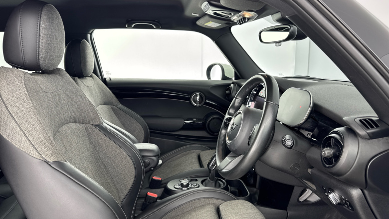 MINI Hatchback 135kW Cooper S Level 2 33kWh 3dr Auto Electric Hatchback